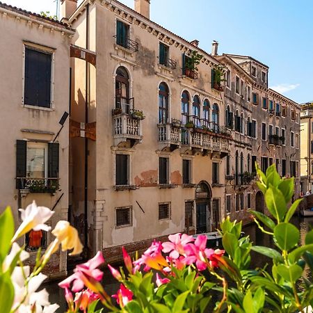 Ln Luxe Apartment Venice Canal View 외부 사진